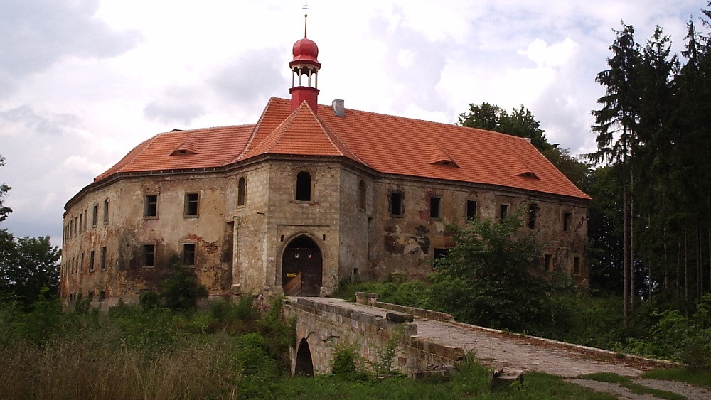 Dříve: Stráž pod Ralskem s obnovou vnějších fasád zámku Vartemberk. Foto: LK