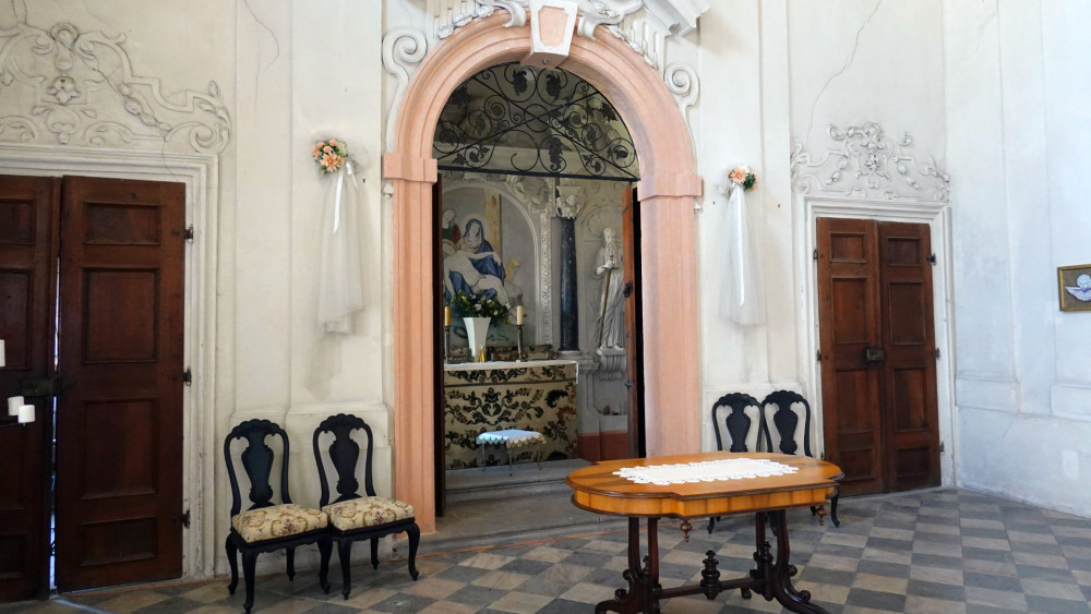 Výklenková kaple, nejzajímavější místo hlavního sálu zvaného Kamenný sál.