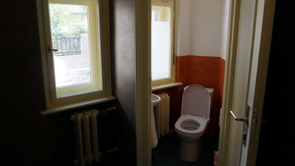 K vidění jsou nejen moderní koupelny, ale i místnůstky vybavené tradičně.