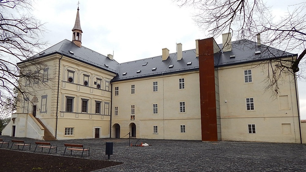 Obnova areálu zámku, Svijany (2016)