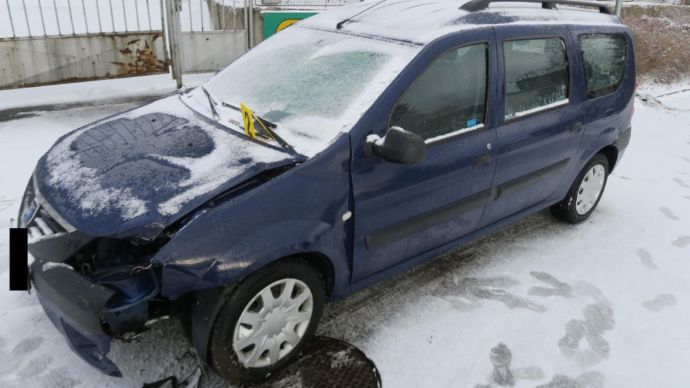 Ve smyku narazil do sloupu veřejného osvětlení, foto: PČR