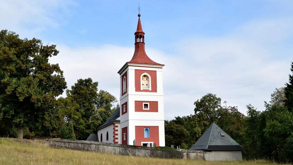 Kostel v Letařovicích, foto - zdroj: www.kudyznudy.cz