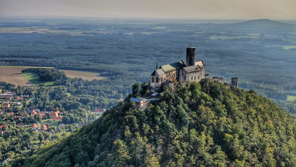 Bezděz z drohu. Foto z www.kudyznudy.cz