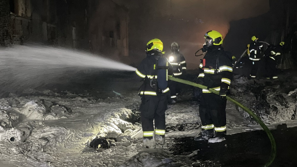 Ve 2:05 byla velitelem zásahu ohlášena lokalizace události. Foto z x/twitter HZS LK