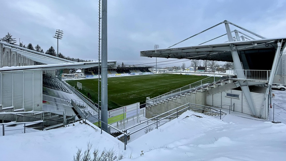 Foto dobře připraveného hřiště je z x/twitteru FK Jablonec.