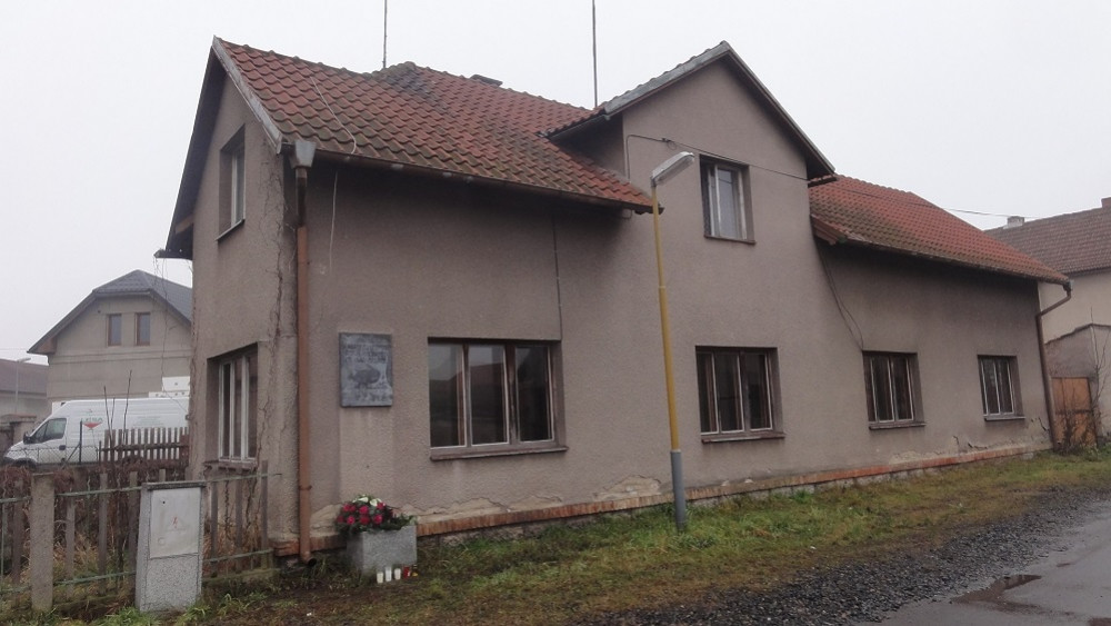 Původní domek ve Všetatech před rekonstrukcí na Památník Jana Palacha, foto archiv