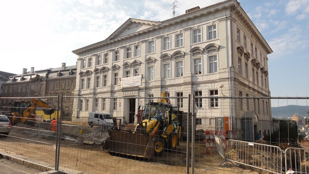 archivní snímek nynější budovy Střední zdravotnické školy v Liberci.
