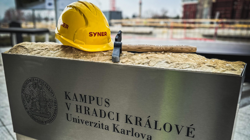 Slavnostní poklepání základního kamene kampusu Univerzity Karlovy v Hradci Králové