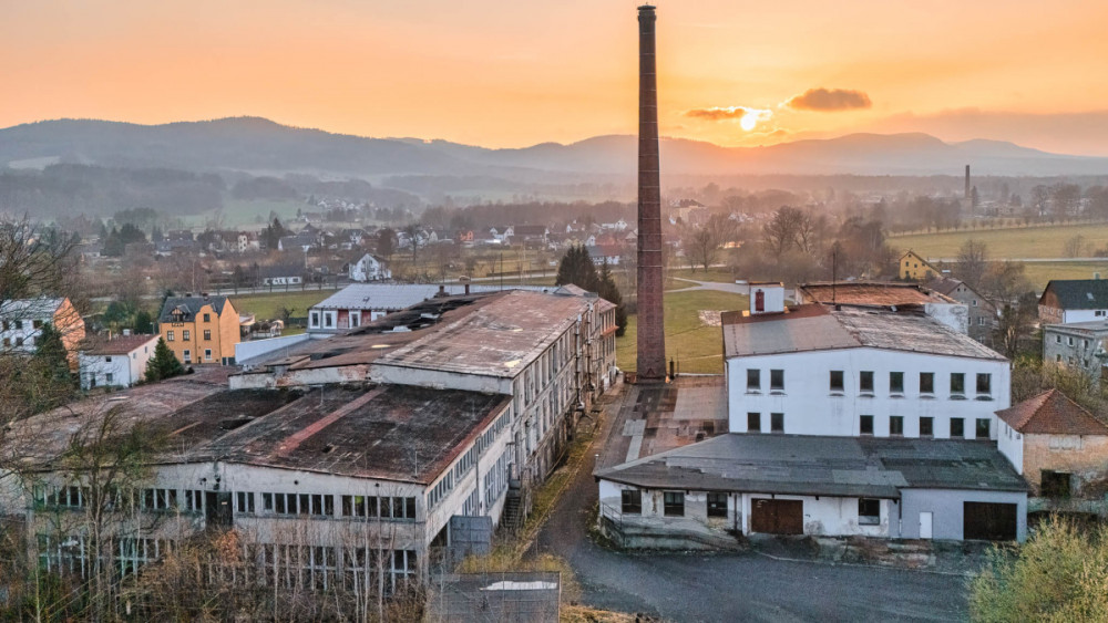 Zchátralý areál textilní továrny Bekon, foto: X/Hrádek nad Nisou