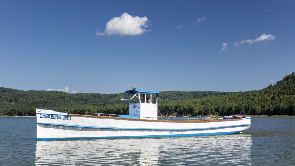 Loď Jarmila, foto - zdroj: Regata Máchovo jezero 