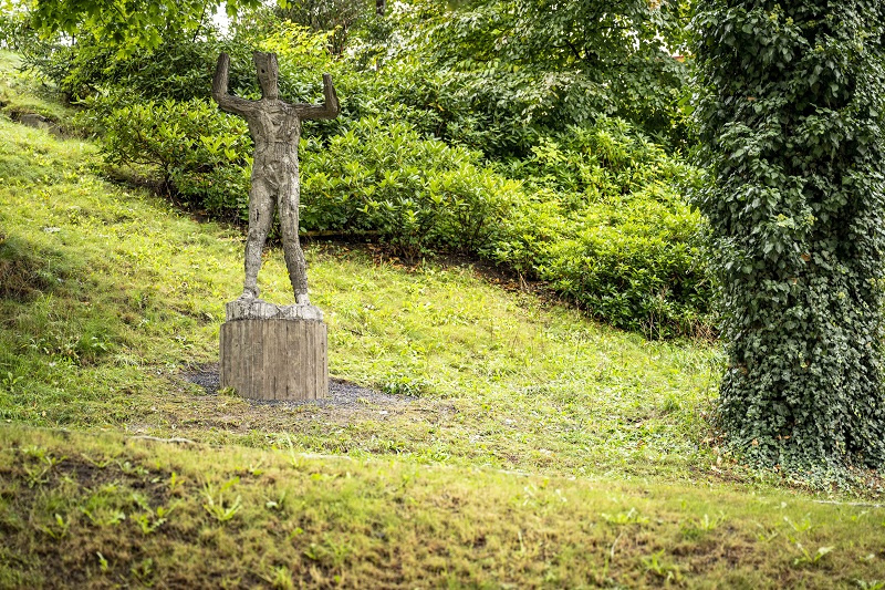 Socha nazvaná Jizerský Enti alias Pastýř stromů. Foto: Artur Irma