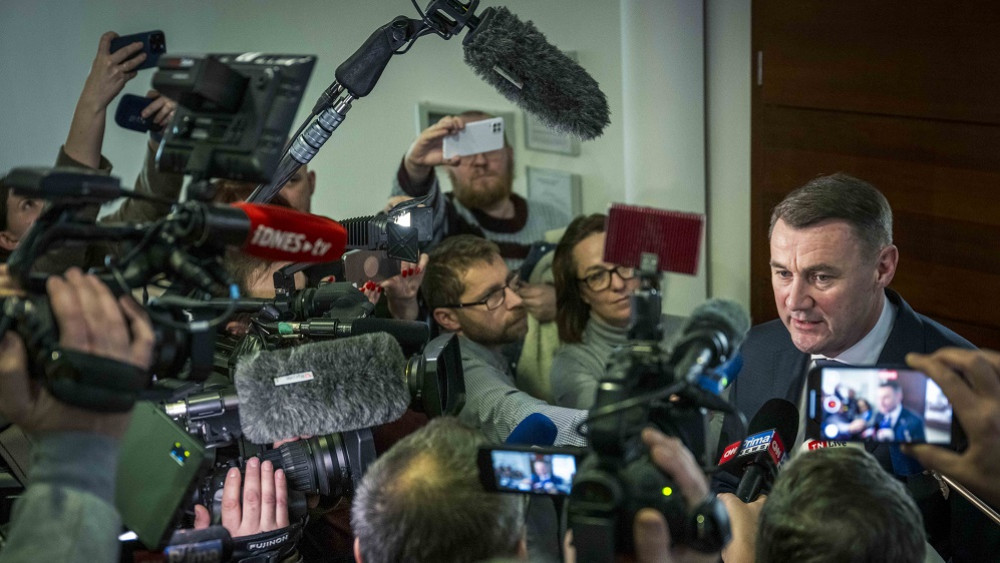 V obležení novínářů, foto Artur Irma