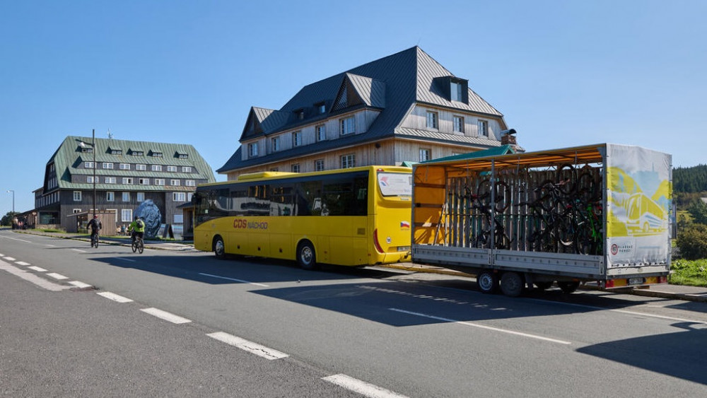Autobusy jsou v Krkonoších běžným dopravním prostředkem. Ilustrační foto: www.krkonose.cz