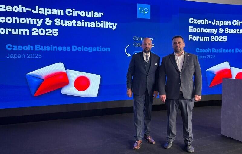 Zleva Roman Knížek a Pavel Hendrichovský na byznysovém fóru v Japonsku. Foto: TUL