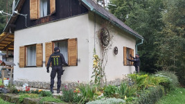 chataKrompachPOlicie2