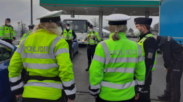 policieObecZeny