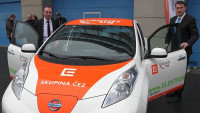 elektromobil-orez-Prvni-testovaci-jizdu-absolvoval-hejtman-LK-Martin-Puta-s-Ivo-