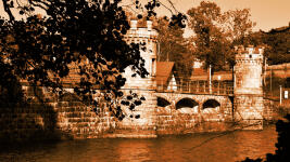 Přehrada byla dokončená roku 1906.